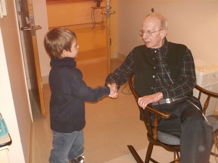 Le chanoine Racine avec Jérémie Lambert, petit-fils de Jules Marchand, ami de M. Racine Le chanoine Racine avec Jérémie Lambert, petit-fils de Jules Marchand, ami de M. Racine