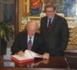 Signature du Livre d'Or de la Ville de Québec par les prêtres du Séminaire à l'occasion du 350e anniversaire de fondation du Séminaire de Québec
